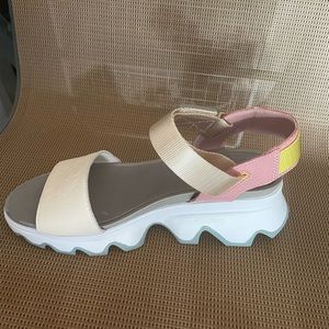 NEW, NEVER WORN SOREL KINETIC SANDALS